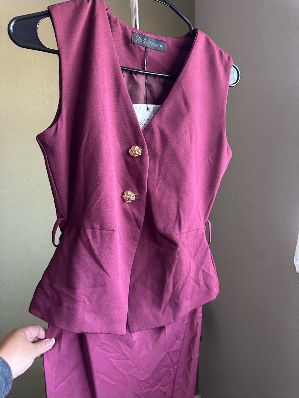 Zara Wine-Red Sleeveless Vest and Skirt Set with Gold-Tone Buttons